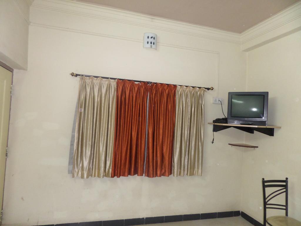 Hotel Chalukya Deluxe Kolhapur Exterior foto