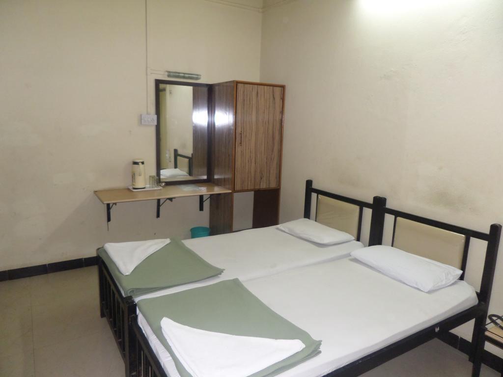 Hotel Chalukya Deluxe Kolhapur Exterior foto